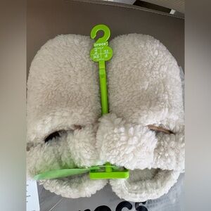 CROCS Classic Cream Slippers toddler size C8 brand new in bag, with tags.